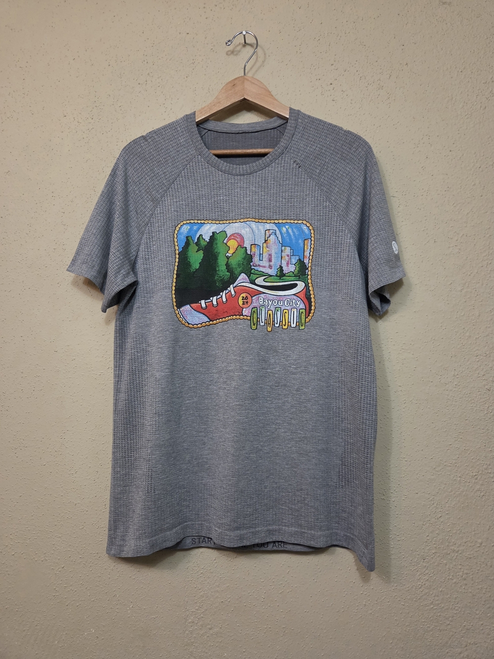 Lululemon Shirt Mens Large Lightweight Stretch Bayou City Classics 2024 Graphic